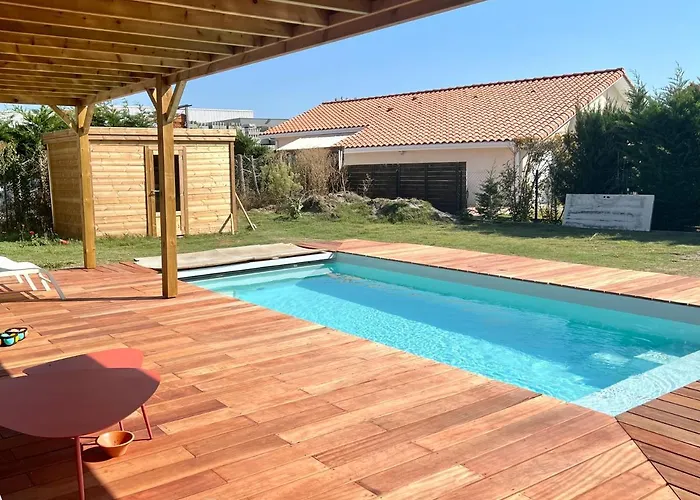 Maison Avec Piscine Et Jardin Privatifs - Un Sejour Au Calme